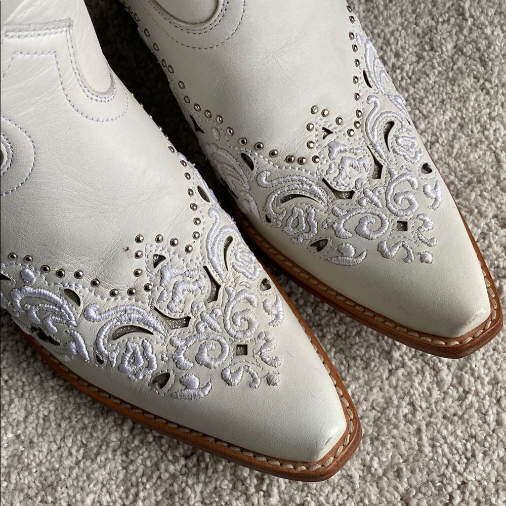 Shyanne White Embellished Danitza Western Boots - Snip Toe - Picture 7 of 11